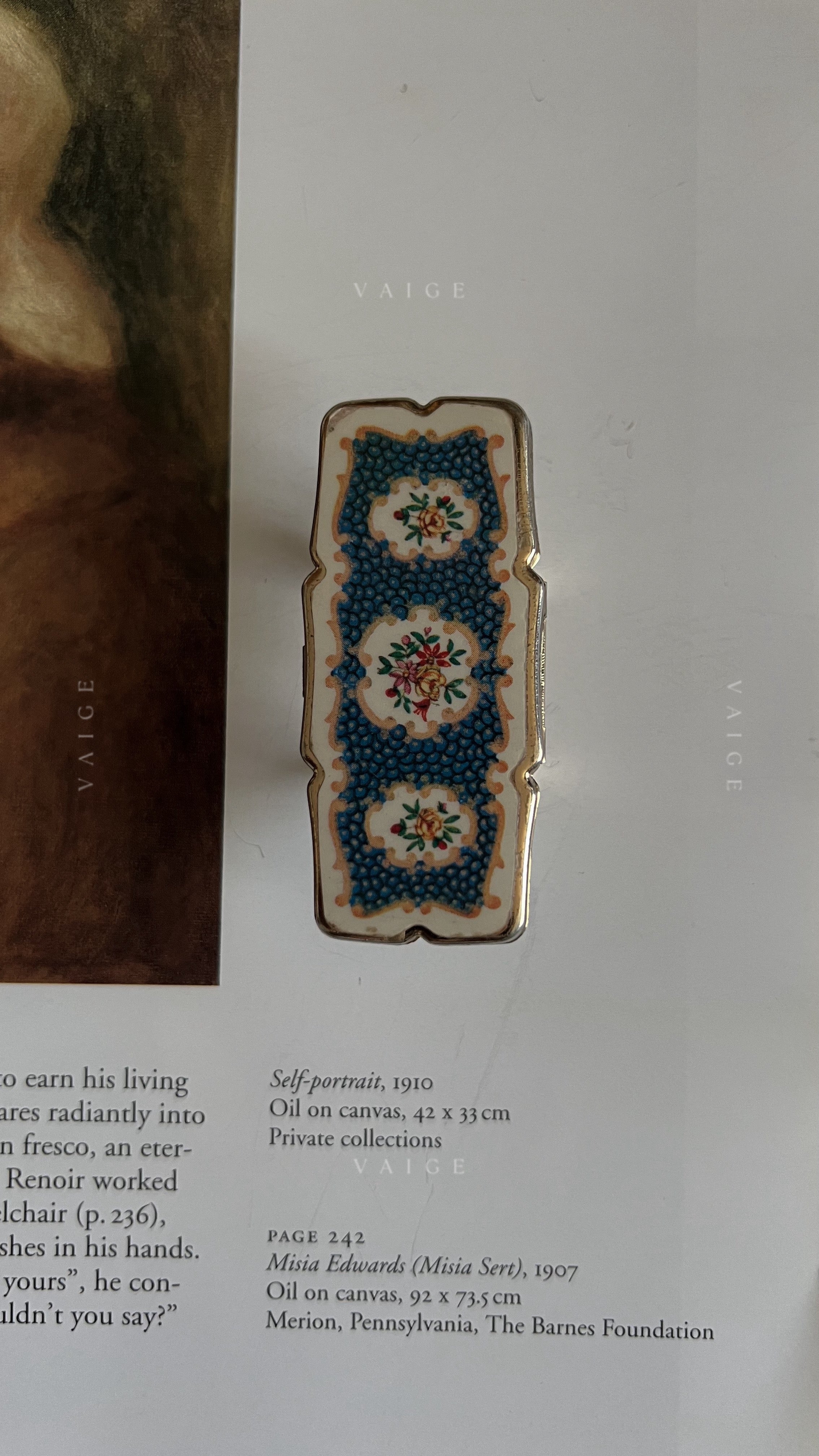 Vintage floral lipstick holder with mirror